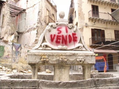 Arcuri sul “Si vende&8221; a piazza Garraffello: “Denunciamo”