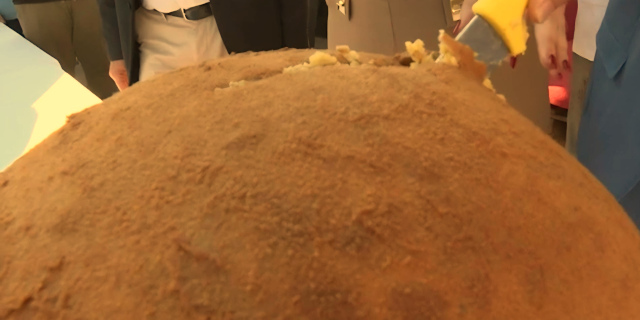 A Mondello l'arancina più grande del mondo, pesa più di 62 chili