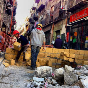 Piazza Garraffello chiusa: eretto un muro in via Argenteria