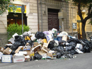Palermo invasa dai rifiuti (foto di Antonello Provenzano)