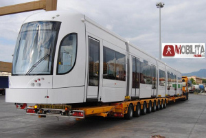 La prima carrozza del tram è al deposito di Roccella